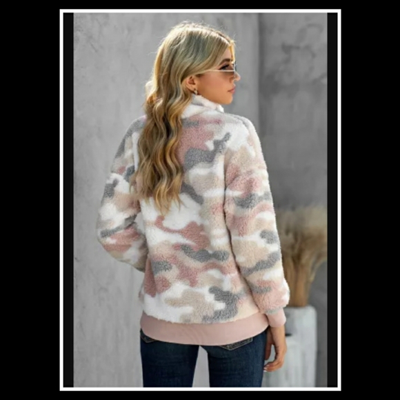 ‼️CLEARANCE PRICE FIRM‼️HP🎉🤍Multicolor Sherpa Hoodie🤍 - Picture 3 of 10